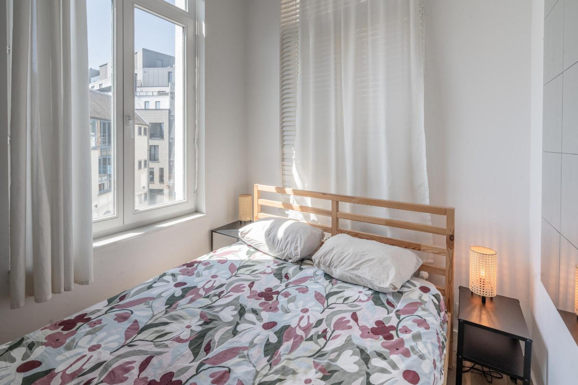 Beautiful Modern Apartment In The Heart Of Antwerpen Bagian luar foto